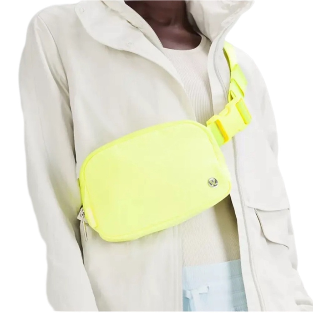 Lululemon Everywhere Belt Bag Crossbody Electric Lemon Neon Yellow - Picture 4 of 14